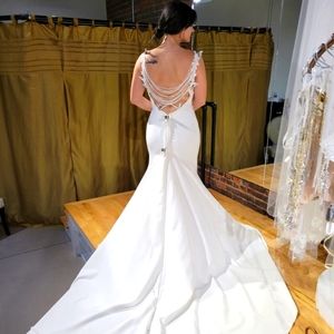 Wedding dress size 8 Gatsby beading was 10